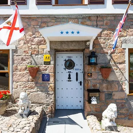 Porthole Apartment St Aubin