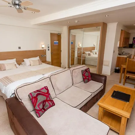 Porthole Apartment *