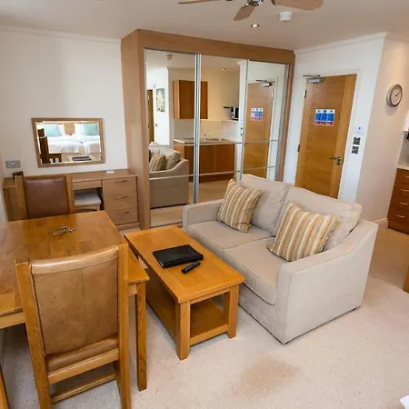 Porthole Apartment *
